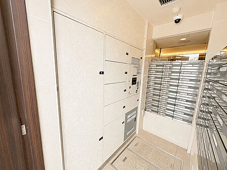 24時間宅配ボックス完備。不在時でも荷物が受け取れ大変便利です。 
