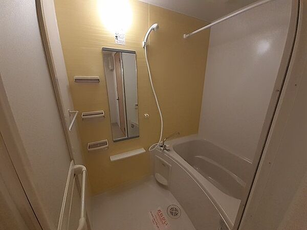 画像5:落ち着いた雰囲気のバスルーム＊追い焚き機能＆浴室乾燥機付き。