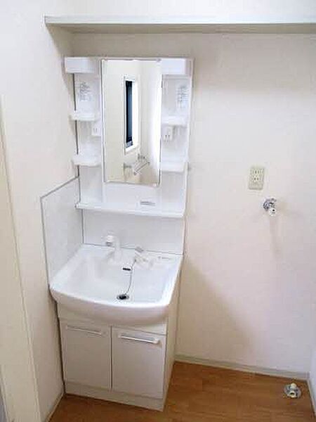 画像6:朝の身支度に便利なシャワー付き洗面台(*^^*)