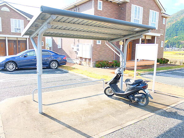 画像23:屋根付き駐輪場は無料でお使いいただけます＊