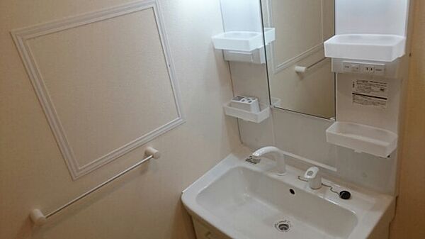 画像6:シャワー機能が付いたきれいな洗面台です☆