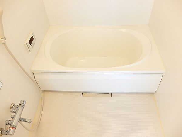 画像5:清潔感のあるバスルームには追い焚き機能付き(^^)/