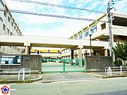 市立有瀬小学校　約1030ｍ