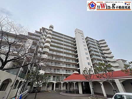 昭和63年7月建築の11階建て、エレベーター・オートロック・防犯カメラ付きのマンションです♪ペット飼育可(規約有)で大切なご家族ともお住まいいただけます!