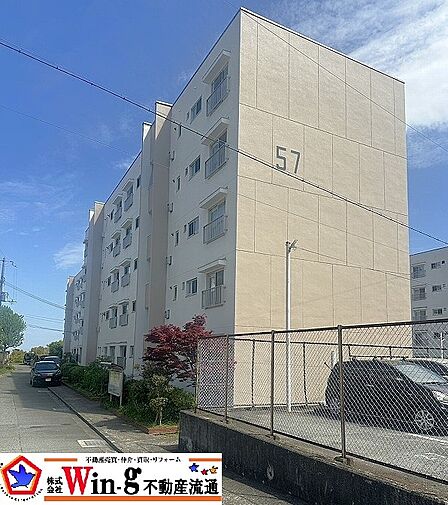 南向き、端部屋、日当たり・通風・眺望良好、4DK、キッチン・浴室・お手洗い窓あり、ハウスクリーニング済み、敷地内駐車場空有、最寄バス停徒歩2分、近隣施設良好、閑静な住宅街など魅力的です♪