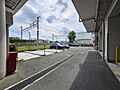 広めの駐車場で...