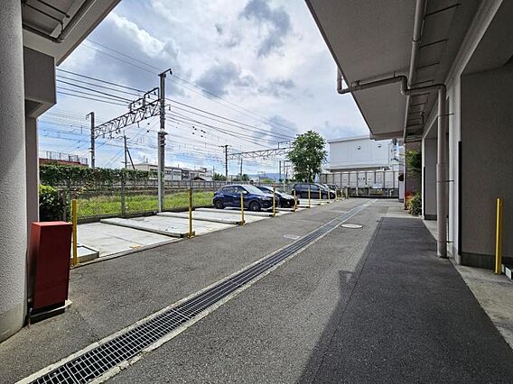 広めの駐車場で...