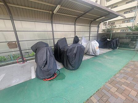 バイク置き場も確保されています。