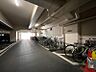 その他：屋根付きの駐輪場で自転車が雨に濡れず安心！