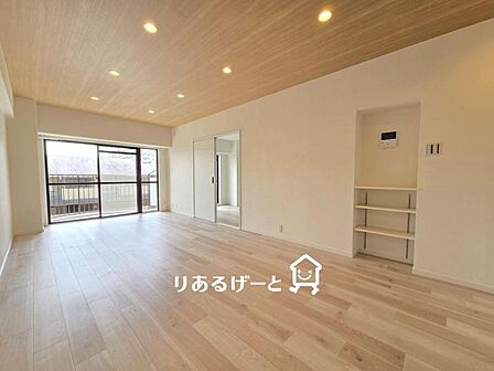 LDK13.4帖:清潔感があり、明るく落ち着いた雰囲気の室内空間!