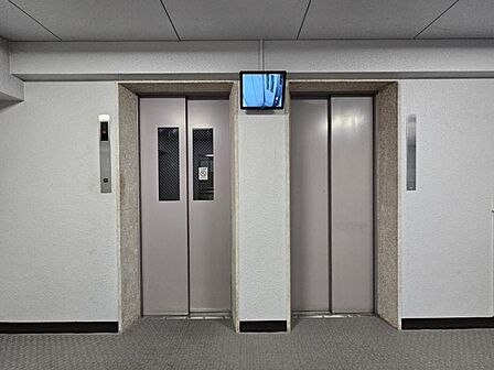 エレベーターは2基ありますので朝の忙しい時間帯もスムーズです。
