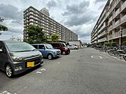ゆったりとした敷地内駐車場で駐車もらくらく！