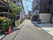 車通りの少ない前面道路でお子様にも安心。