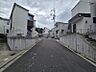 外観：交通量の少ない前面道路で安心ですね☆