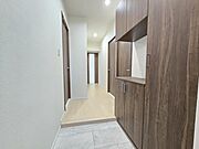 シューズボックスに収納して、散らかりがちな玄関もスッキリ使えます！