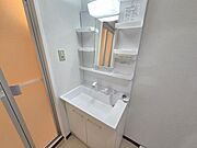 サイド収納がとてもありがたい！小物類もすっきりと収まります♪