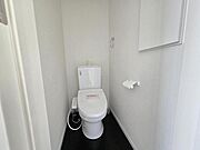 ホワイトのトイレは清潔感があって気持ちいいですね