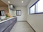 冷蔵庫、カップボードを設置しても十分な広さがあります！