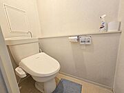 使いやすいサイドパネル仕様の温水洗浄便座付トイレです！