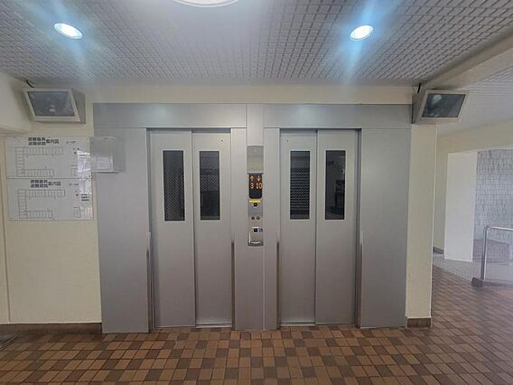 エレベーターは...