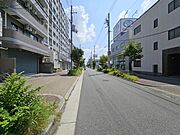 前面道路は歩道も整備され、小さなお子様にも安心☆