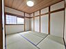 寝室：和室6帖：突然の来客にもサッとお布団を敷ける和室でしょう！