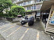 バイク置き場も完備☆