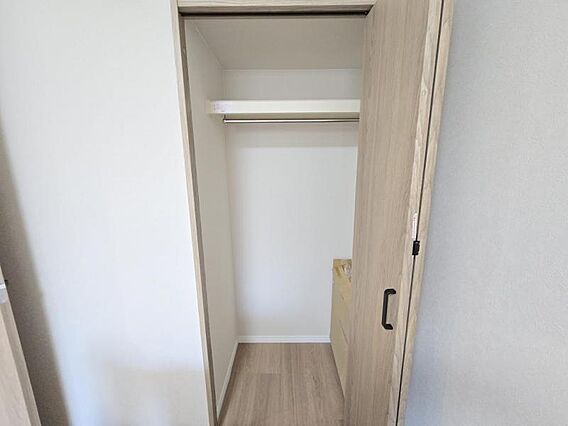 洋室6帖：収納...