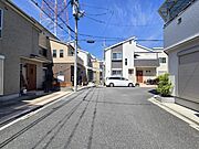 隣地も新しいお家が並ぶ落ち着いた街並みです。