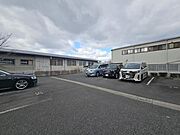 ゆったりとした敷地内駐車場で駐車もらくらく！