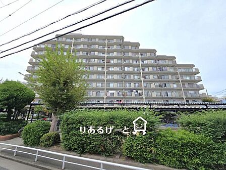 共有部の管理が行き届いたスーパーも徒歩圏内のマンションです!