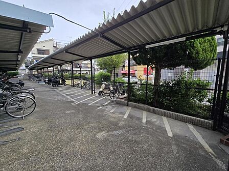 バイク置き場もありますよ!