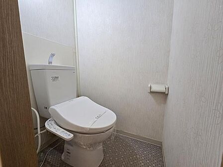 ホワイトのトイレは清潔感があって気持ちいいですね！