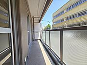 日当たりの良いバルコニーは、お洗濯が多いときも安心！たくさん干してもカラっと乾きそうです！