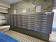 集合ポストで郵便物の出し入れも楽です。