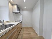 冷蔵庫、カップボードを設置しても十分な広さがあります！
