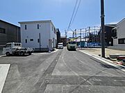 車通りの少ない前面道路でお子様の通学も安心ですね！