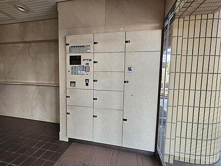 宅配ボックスがあるので安心して外出できますよ！