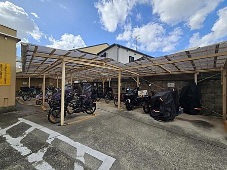 大切なバイクをゆったりと置くことができますね！