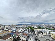 周囲の景色や街並みが一望できます！開放感のある眺望に日々癒されそう☆ 