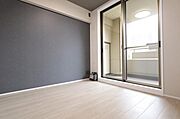 洋室4．5帖：バルコニーに面したお部屋は日当たり、通風良好です！