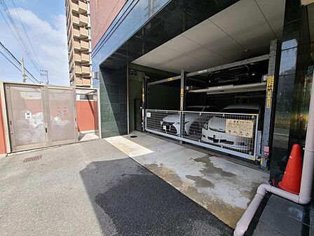 立体式駐車場完備