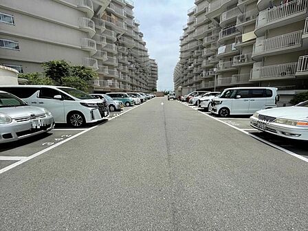 ゆったりとした敷地内駐車場で駐車もらくらく!