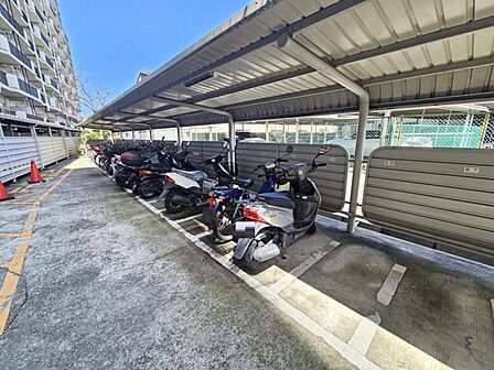 バイク置き場も完備されています☆