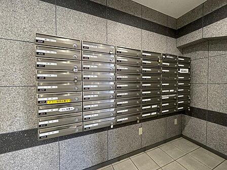 集合ポストがあるので、防犯対策・営業訪問対策もできますね!