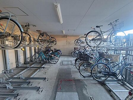 整理された駐輪場で自転車の出し入れもらくらく!