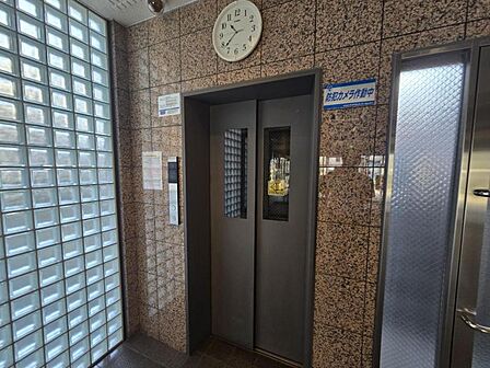 エレベータ―完備!お荷物が多い時にも便利です!