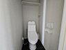 トイレ：ホワイトのトイレは清潔感があって気持ちいいですね
