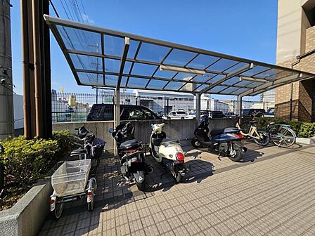 バイク置き場：管理が行き届いています。