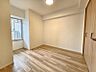 子供部屋：洋室4．8帖：ひとり部屋であれば広すぎないベッドと机を置くことができるお部屋！